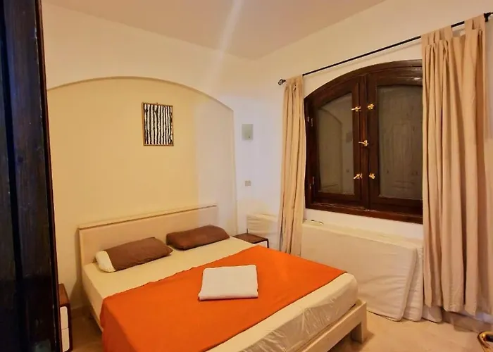 Bedroom In West Golf 1 Apartment *